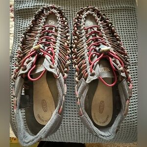 Men’s Keen sandals in Brown and Red